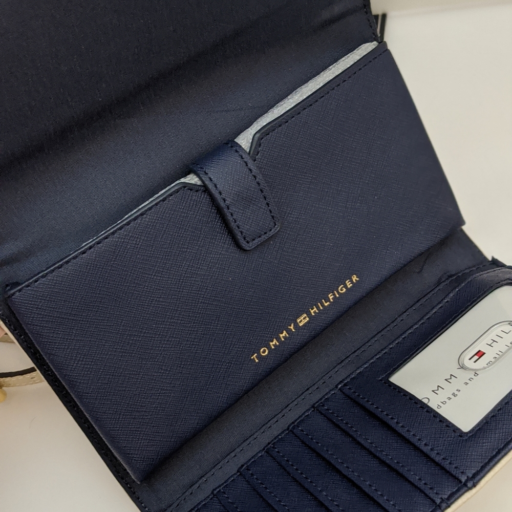NWT Tommy Hilfiger crossbody - Picture 4 of 4